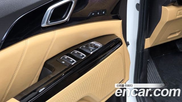 Kia Carnival 2022 — фото 16 из 20
