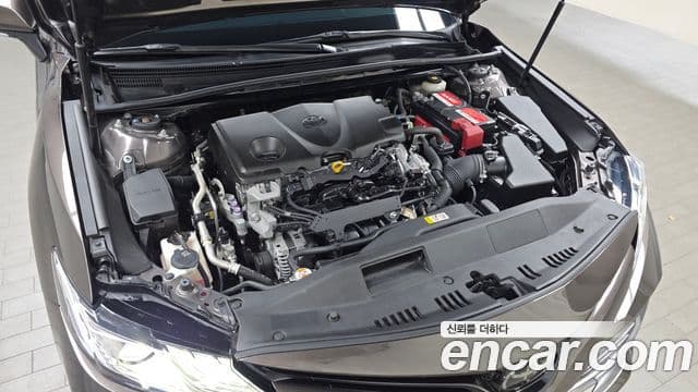 Toyota Camry 2019 — ფოტო 10/20