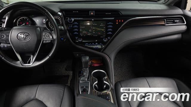 Toyota Camry 2019 — ფოტო 4/20