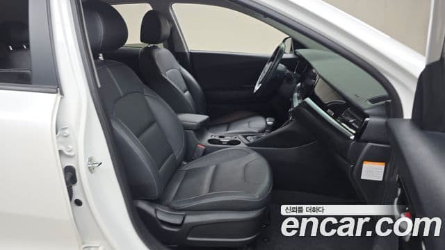 Kia Niro 2020 — Şəkil 12/20