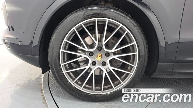 Porsche Cayenne 2020 — ფოტო 5/20