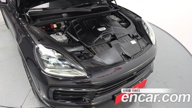 Porsche Cayenne 2020 — ფოტო 6/20