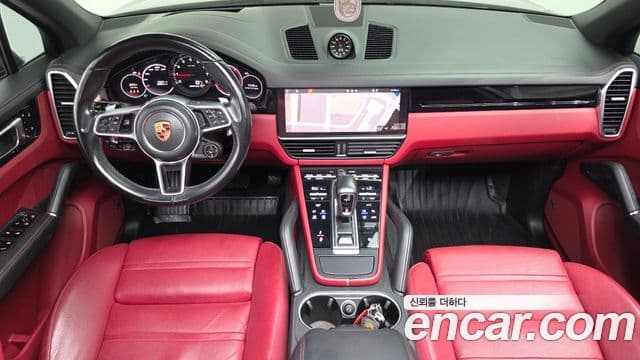 Porsche Cayenne 2020 — ფოტო 7/20