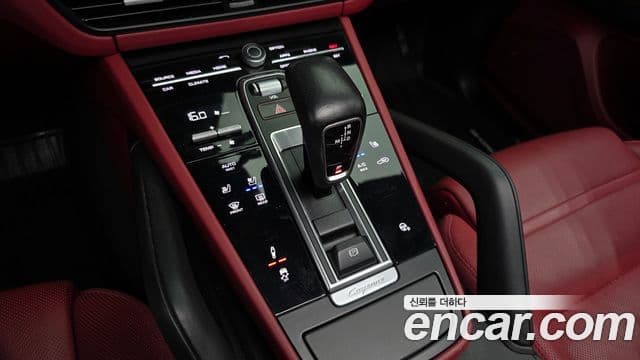 Porsche Cayenne 2020 — ფოტო 9/20