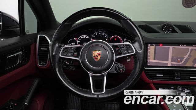 Porsche Cayenne 2020 — ფოტო 13/20