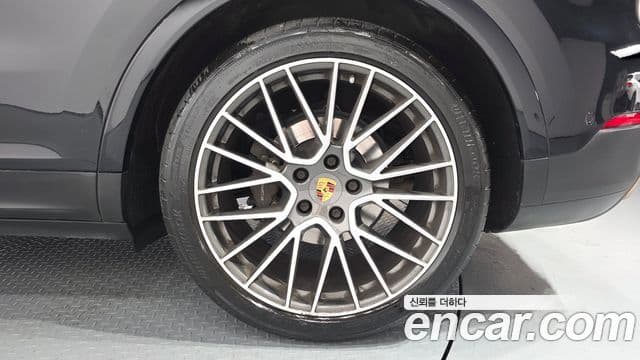Porsche Cayenne 2020 — Photo 26/35