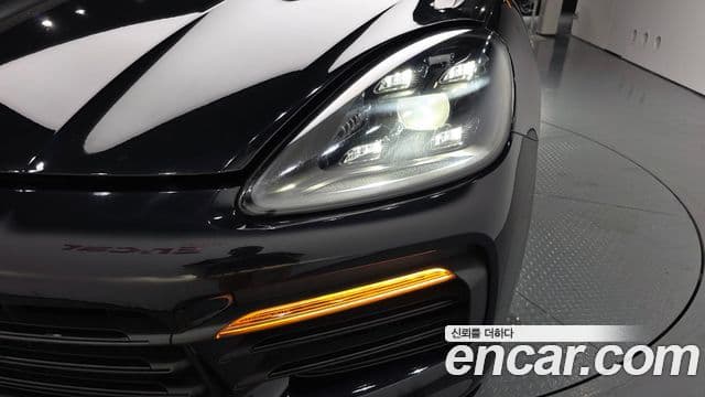 Porsche Cayenne 2020 — Photo 17/35