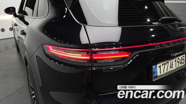 Porsche Cayenne 2020 — Photo 19/35