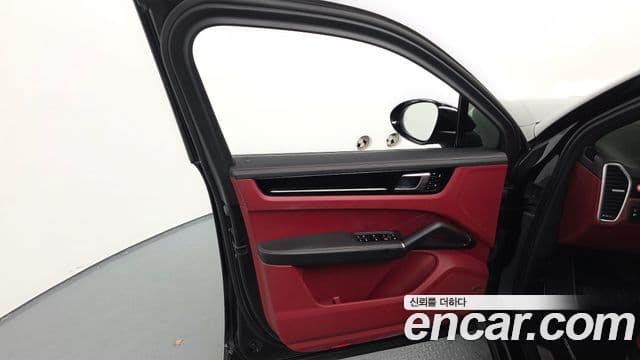 Porsche Cayenne 2020 — Photo 10/35