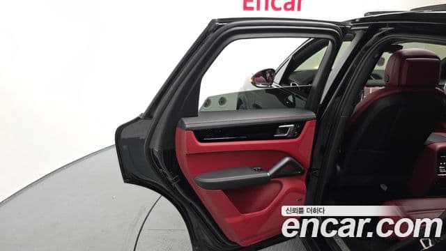 Porsche Cayenne 2020 — Photo 27/35