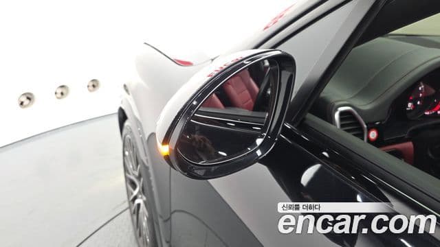Porsche Cayenne 2020 — Photo 16/35