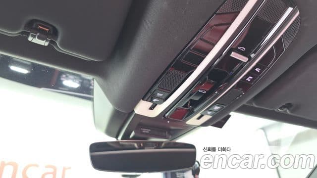 Porsche Cayenne 2020 — Photo 21/35