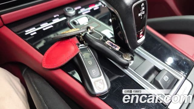 Porsche Cayenne 2020 — Photo 30/35