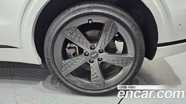 Genesis GV70 2021 — ფოტო 7/33
