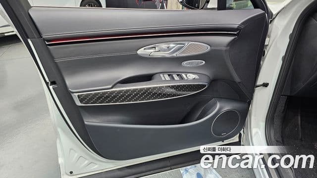 Genesis GV70 2021 — ფოტო 30/33