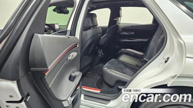 Genesis GV70 2021 — ფოტო 13/33