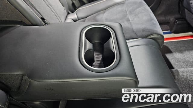 Genesis GV70 2021 — ფოტო 26/33