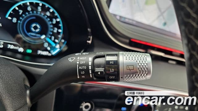 Genesis GV70 2021 — ფოტო 31/33
