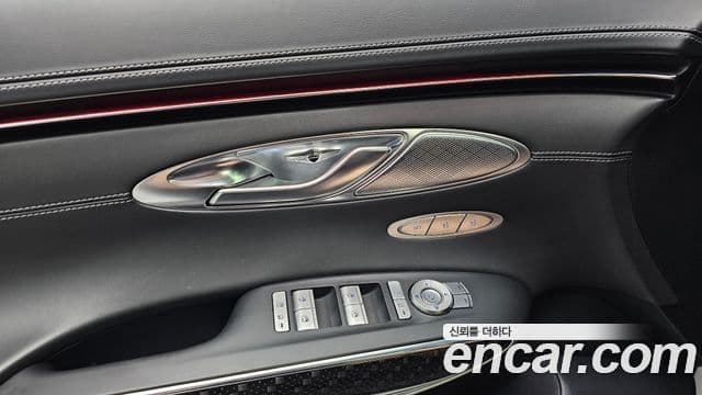 Genesis GV70 2021 — ფოტო 29/33