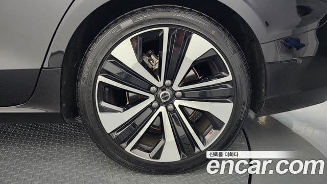 Volvo S60 2024 — Photo 20/38