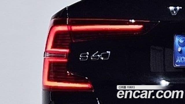 Volvo S60 2024 — Photo 18/38