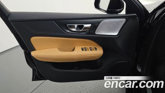 Volvo S60 2024 — Photo 12/38