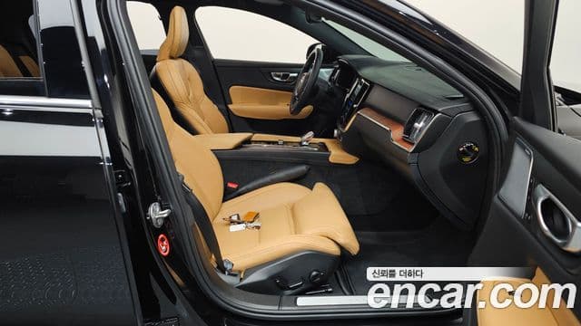 Volvo S60 2024 — Photo 8/38