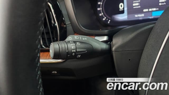 Volvo S60 2024 — Photo 1/38