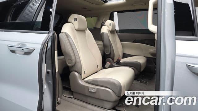 Kia Carnival 2025 — Şəkil 19/43
