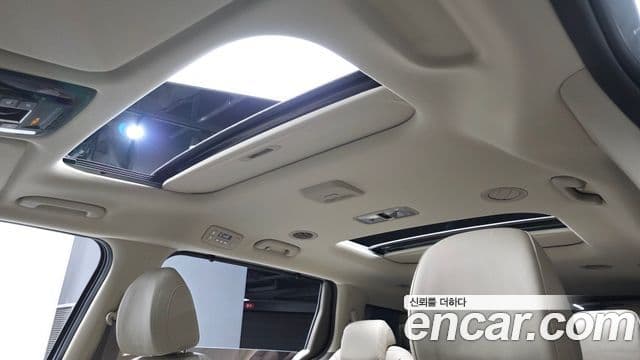 Kia Carnival 2025 — Şəkil 17/43