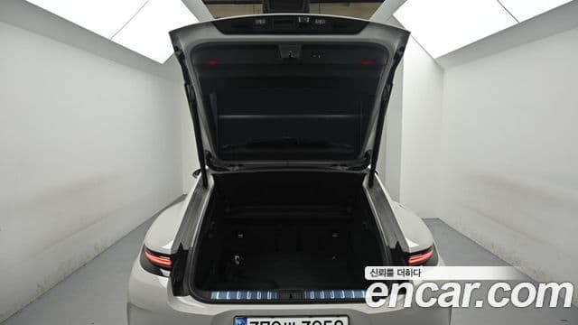 Porsche Panamera 2025 — ფოტო 19/20