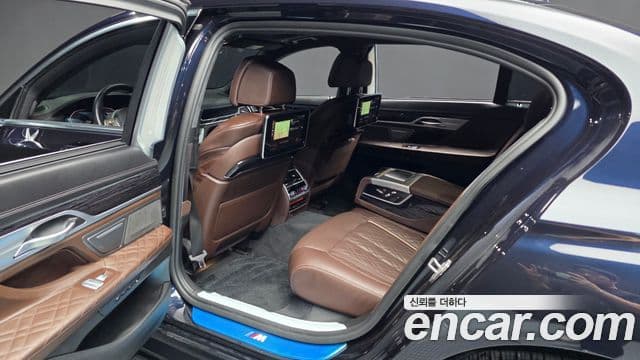 BMW 7 Series 2021 — Şəkil 30/40