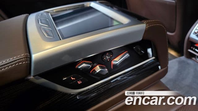 BMW 7 Series 2021 — Şəkil 32/40