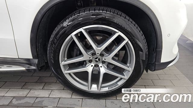 Mercedes-Benz GLE-Class 2018 — Photo 6/35