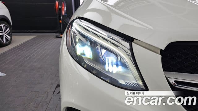 Mercedes-Benz GLE-Class 2018 — Photo 2/35