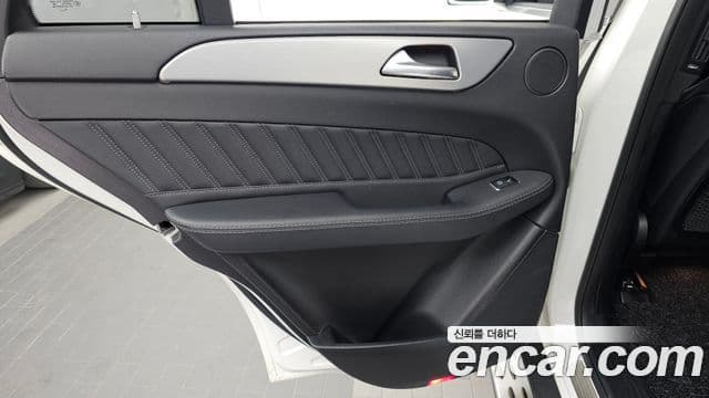 Mercedes-Benz GLE-Class 2018 — Photo 35/35