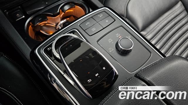 Mercedes-Benz GLE-Class 2018 — Photo 25/35
