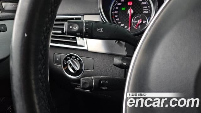 Mercedes-Benz GLE-Class 2018 — Photo 16/35