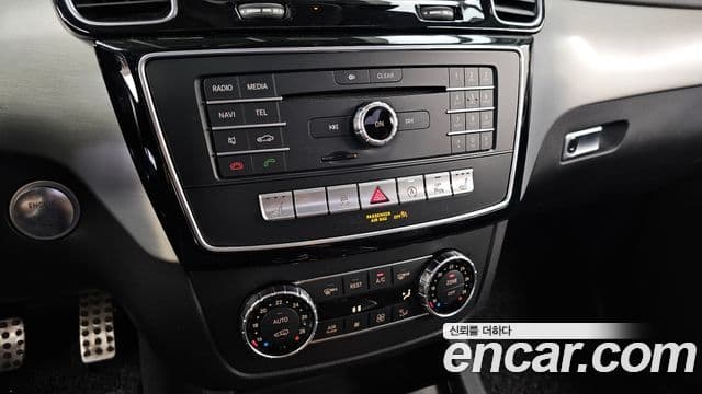 Mercedes-Benz GLE-Class 2018 — Photo 34/35