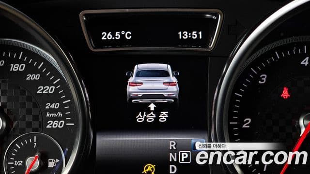 Mercedes-Benz GLE-Class 2018 — Photo 18/35