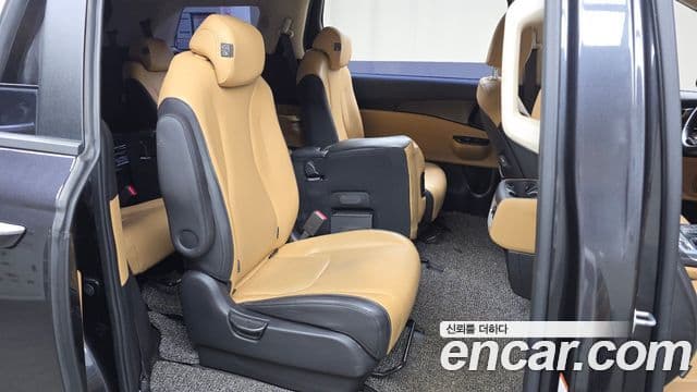 Kia Carnival 2021 — Фото 11/20