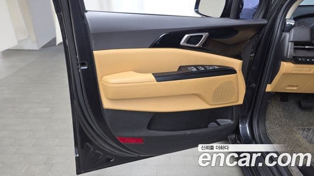 Kia Carnival 2021 — ფოტო 11/30