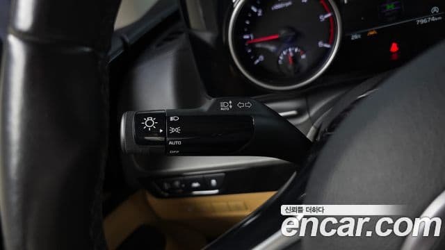 Kia Carnival 2021 — ფოტო 14/30