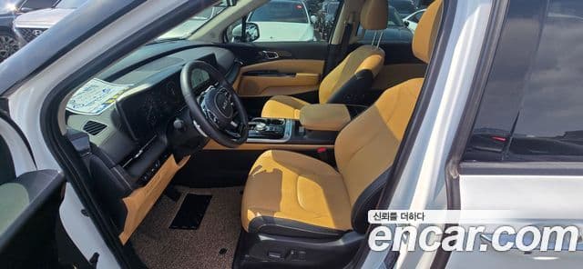 Kia Carnival 2023 — фото 13 из 20