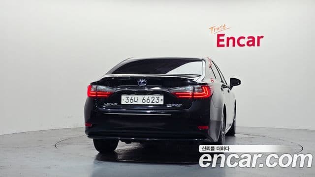 Lexus ES300h 2018 — Şəkil 19/20