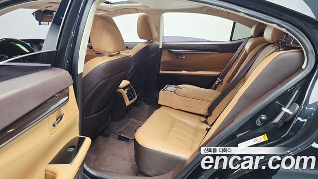 Lexus ES300h 2018 — Şəkil 16/20