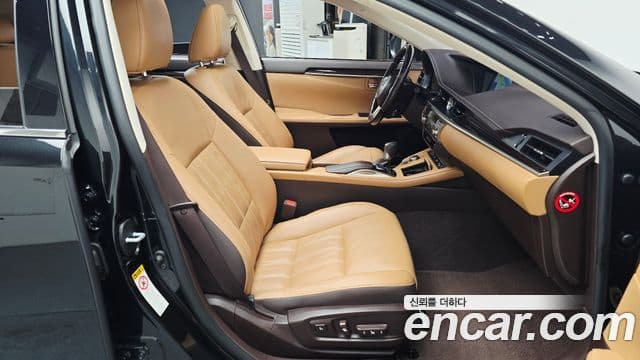 Lexus ES300h 2018 — Şəkil 13/20