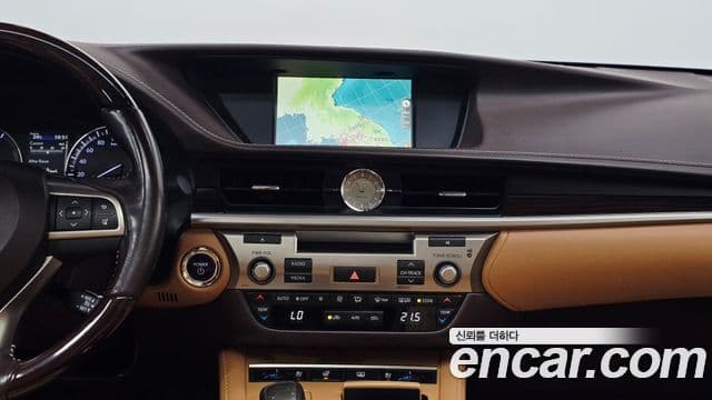 Lexus ES300h 2018 — Şəkil 17/20