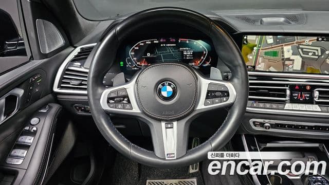 BMW X7 2021 — ფოტო 13/20