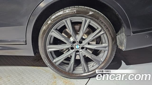 BMW X7 2021 — Photo 19/32